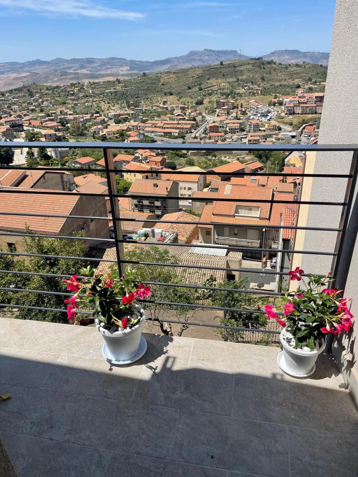 Crysas Home Assoro Exterior photo